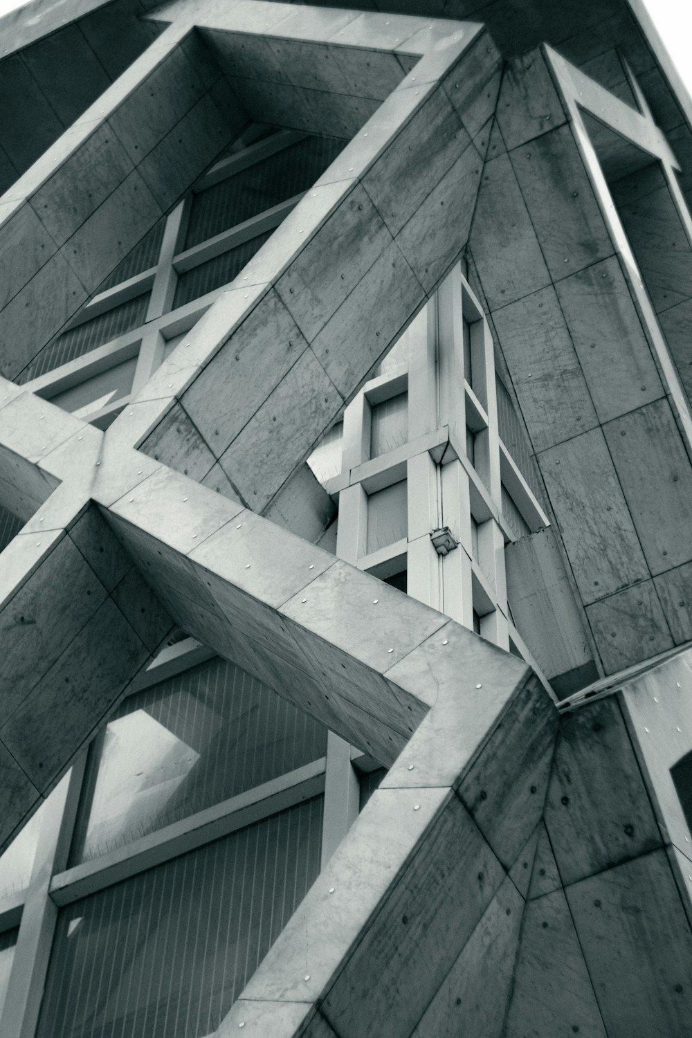 Černobílá architektonická fotografie